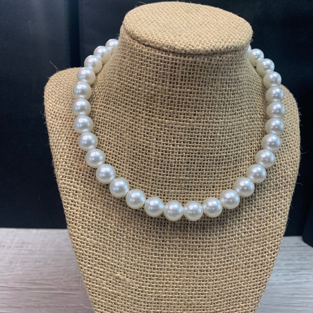 White Faux Pearl Strand Necklace Gold Tone Lobster Clasp 16" 5585